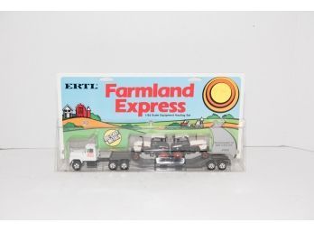 ERTL Farmland Express Case  Hauling Set #1412  1/64 Scale