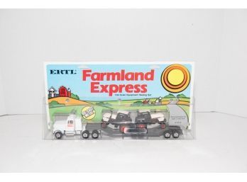 ERTL Farmland Express Case  Hauling Set #1412  1/64 Scale #3