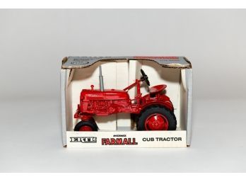 1989 ERTL Farmall Cub Tractor 1/16 Scale