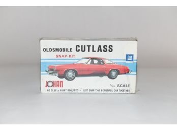 Johan Oldmobile Cutlass Snap Kit 1/25 Scale