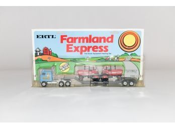 ERTL Farmland Express International 5088 Equipment Hauling Set