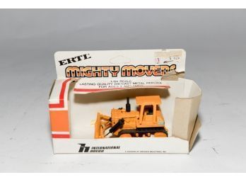 ERTL Mighty Movers International Hough Dozer 1/64 Scale