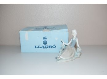 Lladro 'Girl Shepherdess With Dove'
