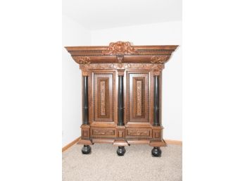 Baroque Style Carved Cupboard/Kussenkast