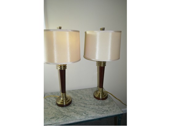 Pair Of Table Lamps (shades Same Color, Photo Camara Flash)