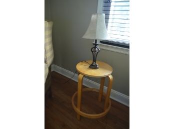 Round End Table / Side Table With Lamp