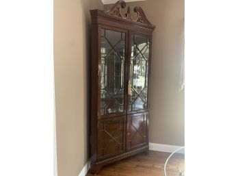 Corner Mahogany China Curio Hutch Cabinet Interior Lights 3 Glass Shelves From Classic Gallery MINT