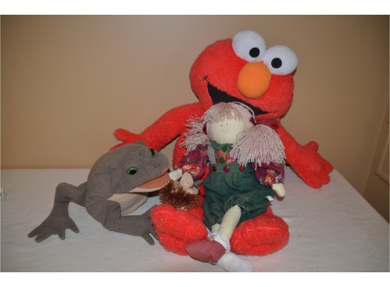 (#97) Elmo, Frog And Doll