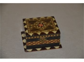 (#21) Wood Inlay Detail Trinket Box Inside Red Fabric Lining 3.75'
