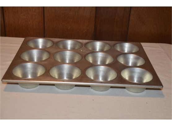 (#143) Chicago Metal Commercial Grade 12 Muffin Pan 14x17