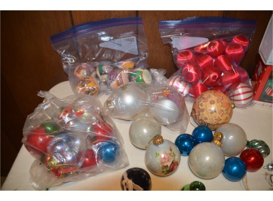 (#193) Christmas Assortment Of Tree Ornaments