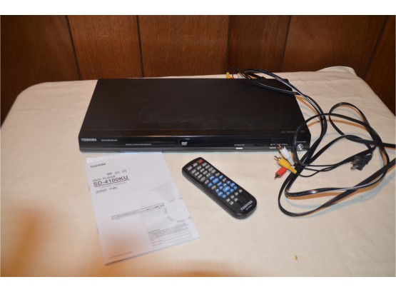 (#166) Toshiba DVD Player SD-4100KU With Instruction Booklet And Remote Control