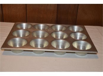 (#143) Chicago Metal Commercial Grade 12 Muffin Pan 14x17