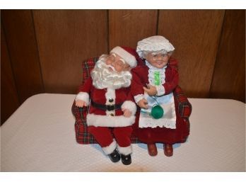 (#75) Sound Activated Mrs. Claus And Santa - Works