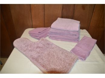 (#178) Mauve Towel Set And Bath Rug