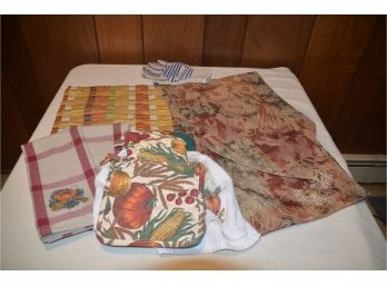 (#175) Thanksgiving Kitchen Hand Towels, Table Runner, Pot Holders