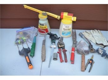 (#103) Garden Tools - Fertilizer Spray Bottle, Sprinklers, Gloves