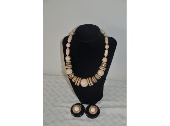 (#106) Costume Wood Beaded Necklace With Clip Earrings