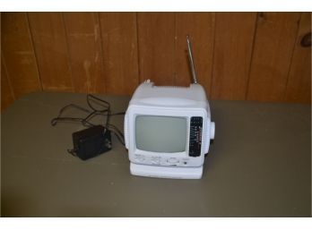 (#12) Portable Mini Personal TV With AM/FM Radio - Works