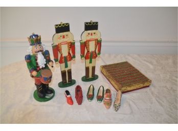 (#113) Christmas Wood Soldiers, Decorative Box, Trinket Shoes