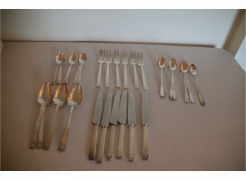 (#142) Oneida Silver-plate 'noblesse' Flatware Set And Wallington Ice Cream Sunday Spoons