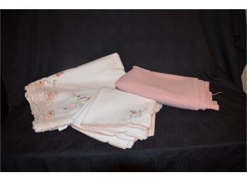 (#60) Linen Table Cloth Set (23 Napkins- Some Stained And Pink Table Cloth)