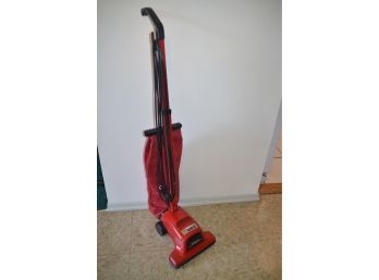 (#183) Dirt Devil Vacuum Cleaner - Works