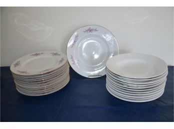 (#163) Porcelain 12 Dinner Plates Henreberg German Democratic Republic  White  Soup Bowls'Strawberry Street'