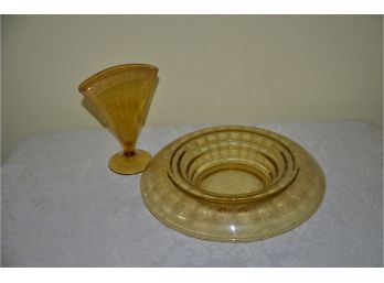 (#26) Vintage Depression Amber Yellow Glass Serving Platter And Fan Vase
