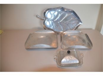 (#106) Vintage Admiration Products Aluminum Serving Trays, Pewter Leaf Tray