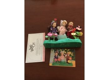 (8D)The Wizard Of OZ Muchkin Dolls - Certificate Included