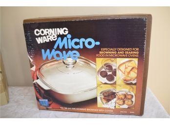 (#63) NEW 10' White Microwave Browning Corning Ware With Cover