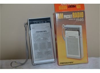 (#122) Vintage AM Pocket Radio By Soundesign Model 1146