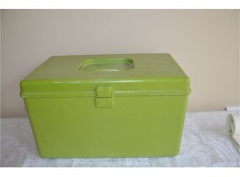 (#210) Vintage Plastic Sewing Box