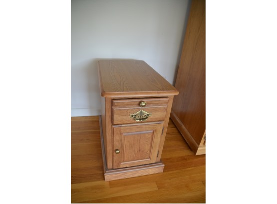 Multifunctional Oak End Table With Storage