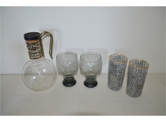 (#98) Vintage Decanter And Glasses
