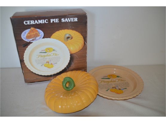 (#145) NEW In Box Ceramic Pumpkin Cover Pie Saver With Recipe