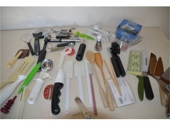 (#162) Assorted Kitchen Utensils Gadgets