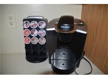 (#139) Keurig 12 Cup Individual Coffee Maker With Double Sided 30 Pod Holder - Works