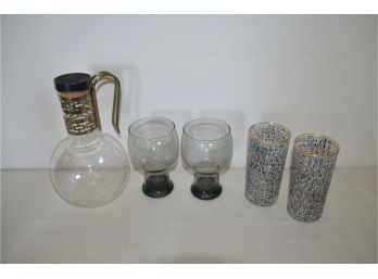 (#98) Vintage Decanter And Glasses