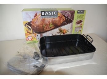 (#131) NEW Basic Essential Turkey Roaster With Removable Rack Non Stick 17x12x3