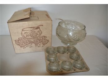 (#123) Vintage Punch Bowl Set In Box 8.5 Quart, 8 Cups