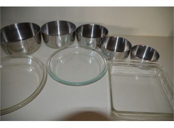 (#136) Stainless Mixing Bowl Set (5), Pyrex Baking Dishes (3)