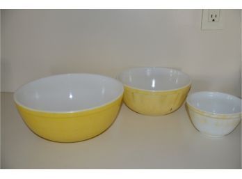 (#29) Vintage Pyrex Mixing Bowls Small Yellow Worn Away Set Of 3 Sizes