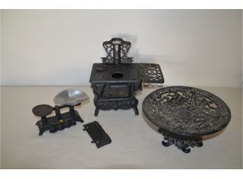 (#188) Cast Iron/metal Assorted: Display Stove (pieces Missing), 6x5 Scale With Weights, Metal Round Pedestal