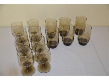 (#44) Brown Drinking Glasses 5' And 4.5' (total 15 Glasses)
