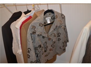 (#148) Collection Of Jackets And Sweaters Size Small - Medium