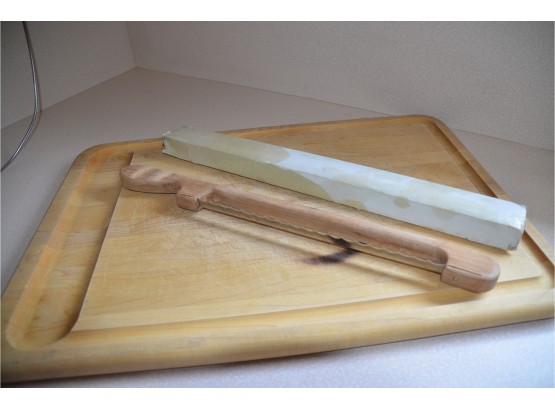 (#59) Wood Cutting Board And Vintage Bread Knife