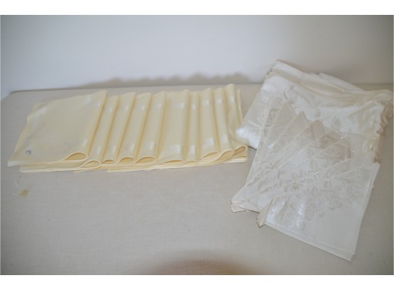 (#233) Vintage Table Cloth With Napkins, Pale Yellow Napkins