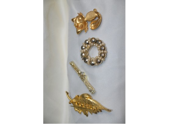 (#14) Gold Tone And Inlay Pearl Costume Pins